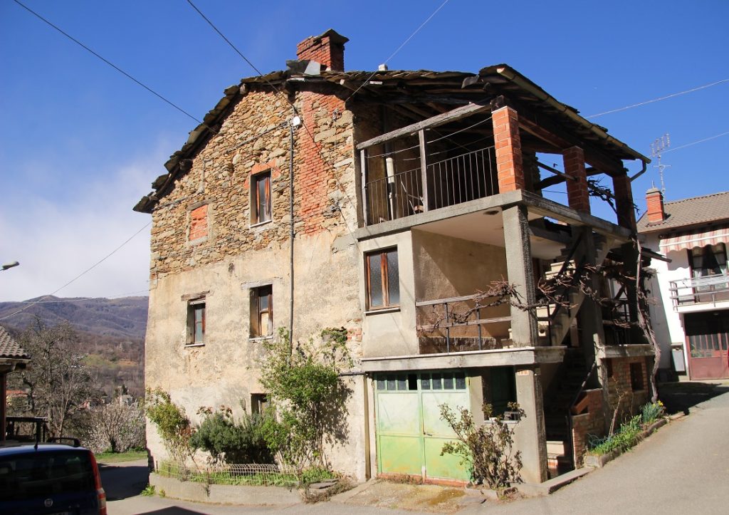 Casa semi-indipendente da ristrutturare in borgata di Giaveno