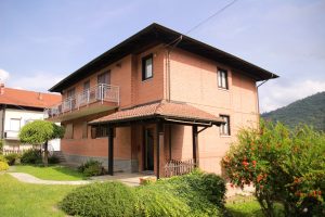 Appartamento in villa bi-famigliare in vendita in Coazze
