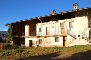 Rustico da ristrutturare in vendita in Giaveno/Colpastore